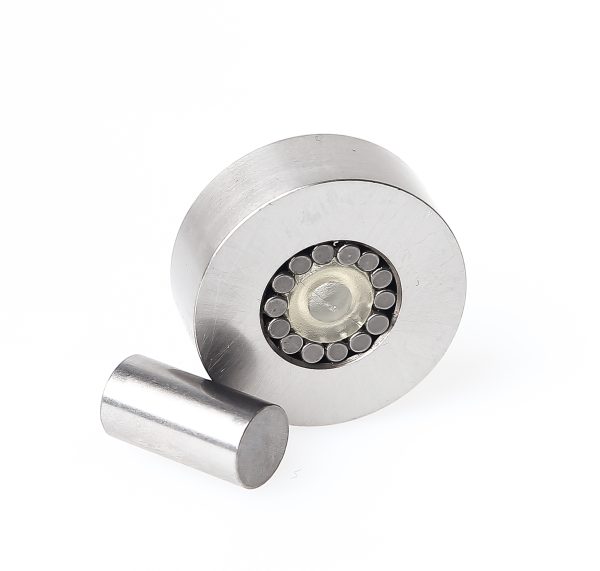 Roller bearing assembly